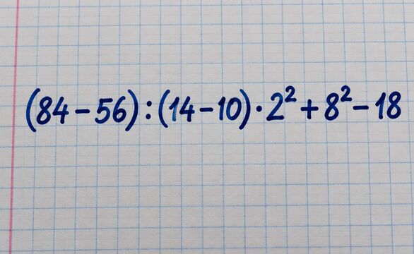 Кажется элементарным, пока не начинаешь считать: решите (84 − 56) : (14 − 10) · 2² + 8² − 18