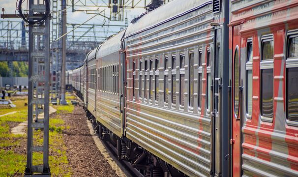 В РЖД дали однозначный ответ: можно ли сидеть на нижней полке, если билет куплен на верхнюю