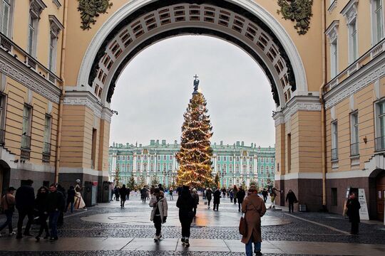 Зарплата 80-100 тысяч рублей и соцпакет, без образования: кому в Петербурге готовы столько платить 