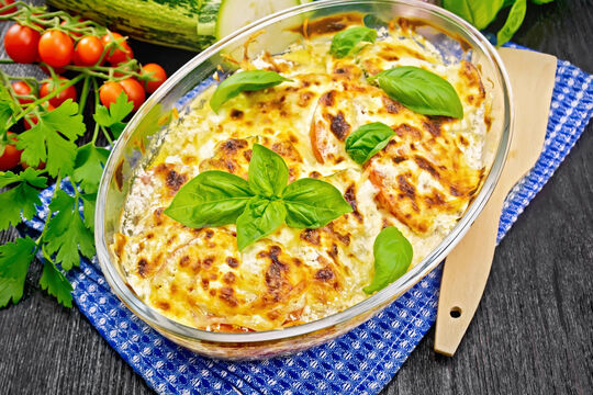 Кабачковая запеканка — гости не поверили, что без мяса: сочная, ароматная, как с курицей