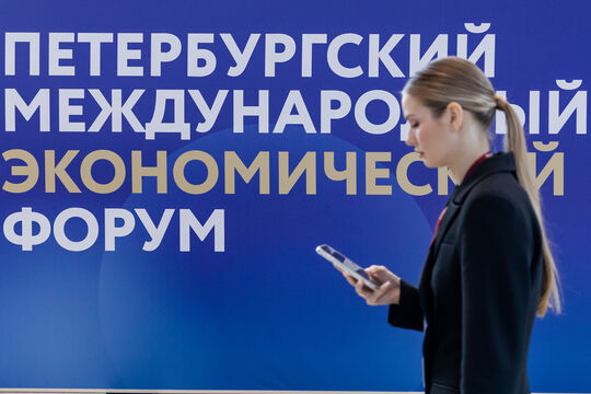 Петербуржцев зовут работать на ПМЭФ: сколько обещают платить