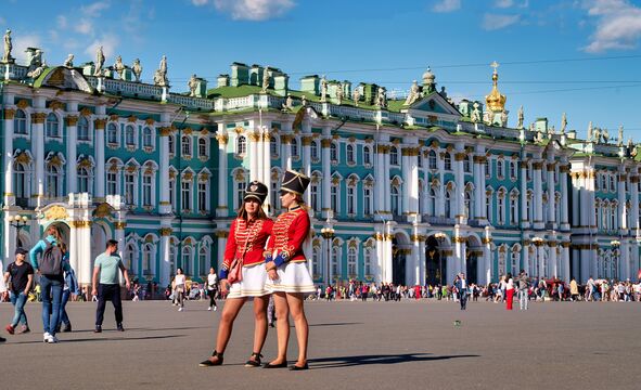 Россия раскололась надвое: одни регионы будут плавиться от жары, другие кутаться в куртки