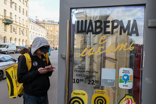 «Парадная», «поребрик», «шаверма»: нужен ли Петербургу свой словарь
