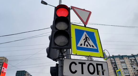 Долгая пауза на красном: почему новые светофоры в Петербурге заставляют рисковать