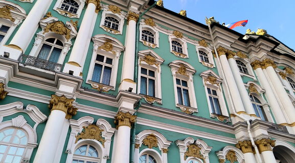 Токарный станок Петра, квартира Пушкина и гигантская «кукурузина»: как успеть все за выходные в Петербурге