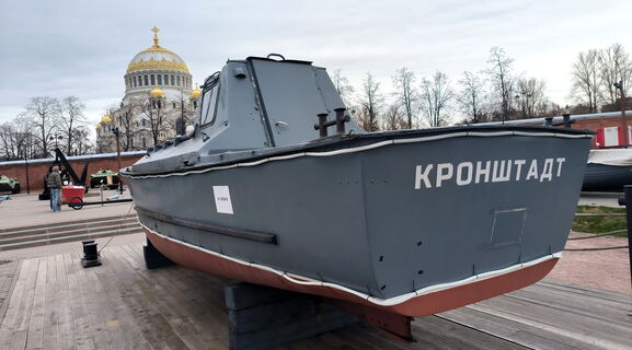 Нулевой уровень, чугунная дорога и шифр на постаменте: едем в Кронштадт за впечатлениями