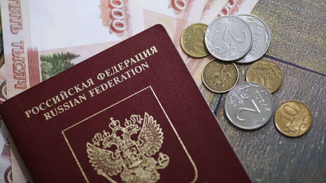 С 20 мая переводить деньги с карты на карту придётся по новым правилам: что важно знать