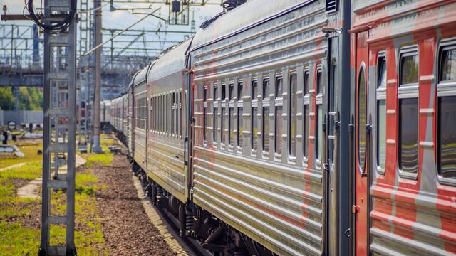 В РЖД дали однозначный ответ: можно ли сидеть на нижней полке, если билет куплен на верхнюю
