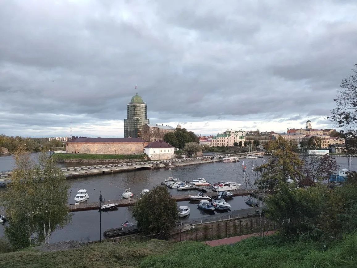 Российский город с духом Средневековой Европы: узкие улочки и замки - все, как в рыцарском романе - image 1