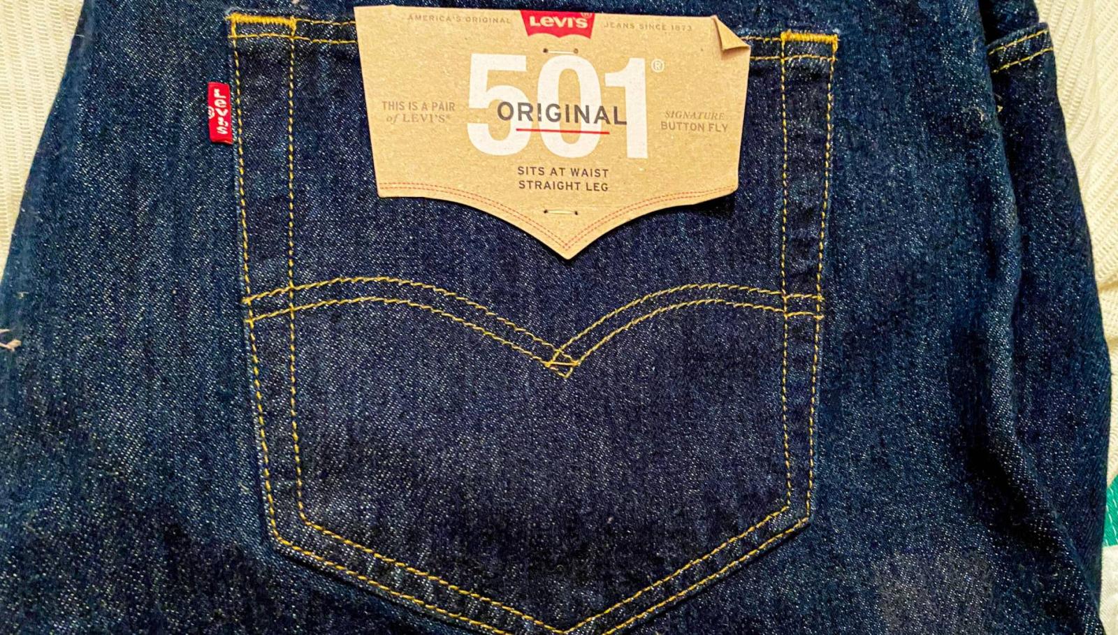 Цвет имеет значение: классические джинсы прошивают оранжевой нитью не просто так - image 1