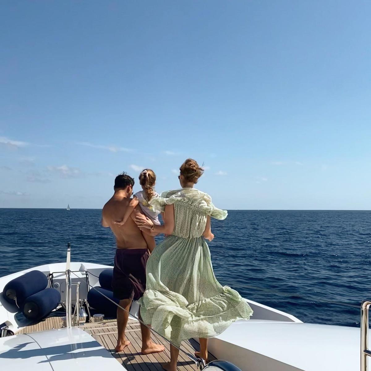 Агаларов похвастался отдыхом на яхте: «В кругу любимых девочек» - image 1