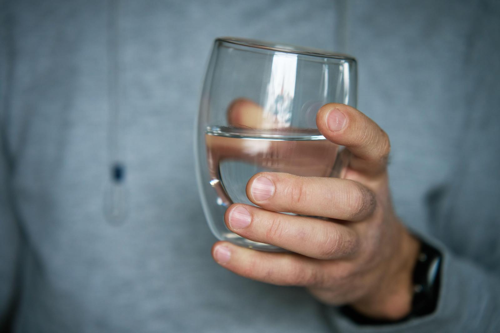 Споры до сих пор не утихают: так сколько же на самом деле человеку нужно пить воды в сутки - image 1