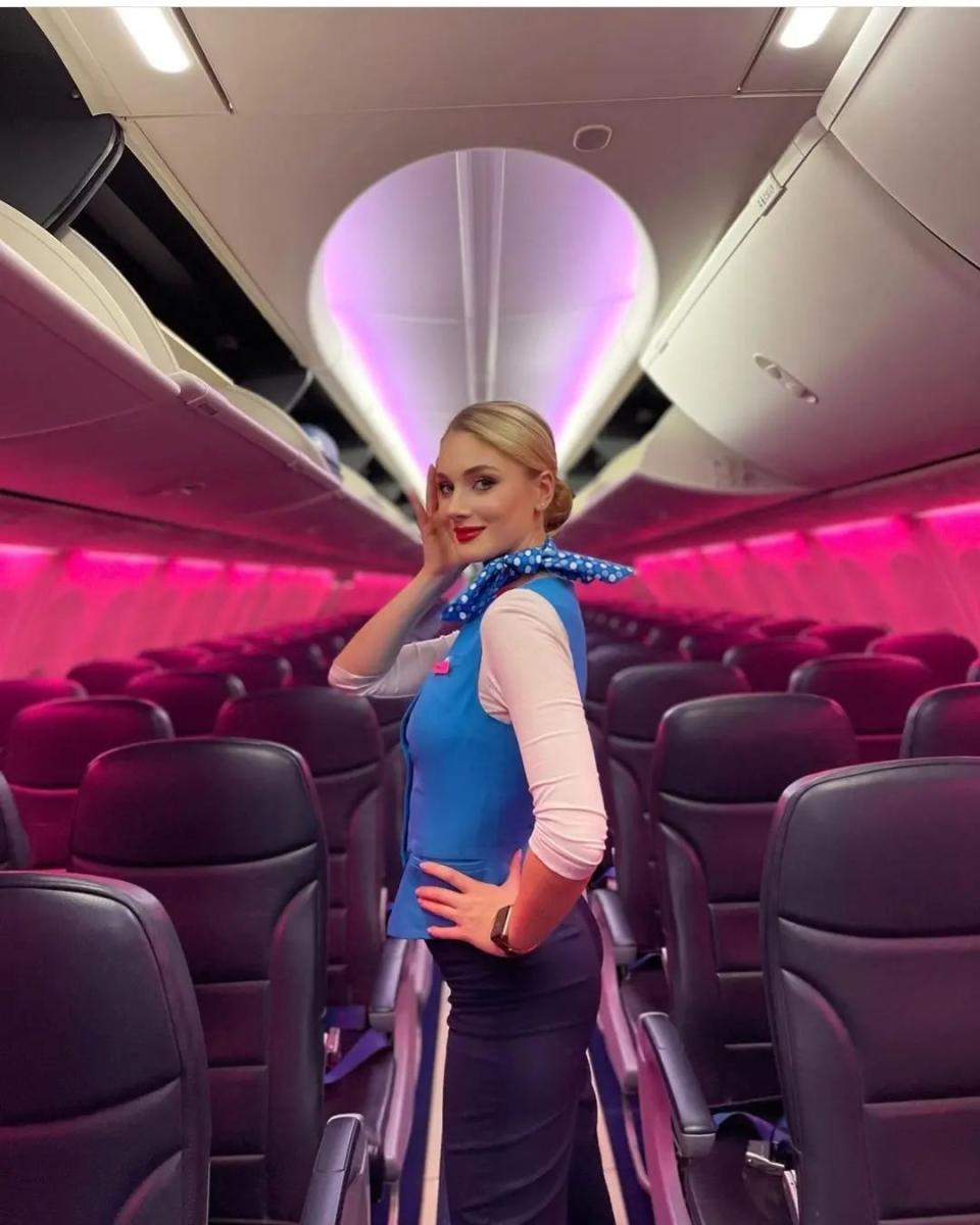 Скриншот "beautifull_cabincrews"/ Социальные сети