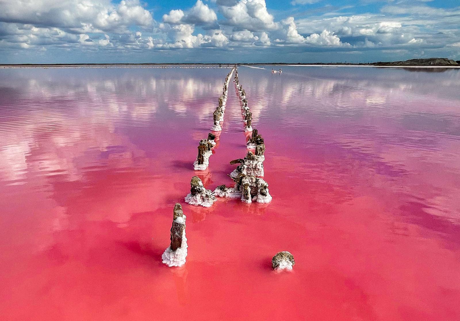 Самое красивое розовое озеро в России: где находится, чем уникально, и как его найти - image 2