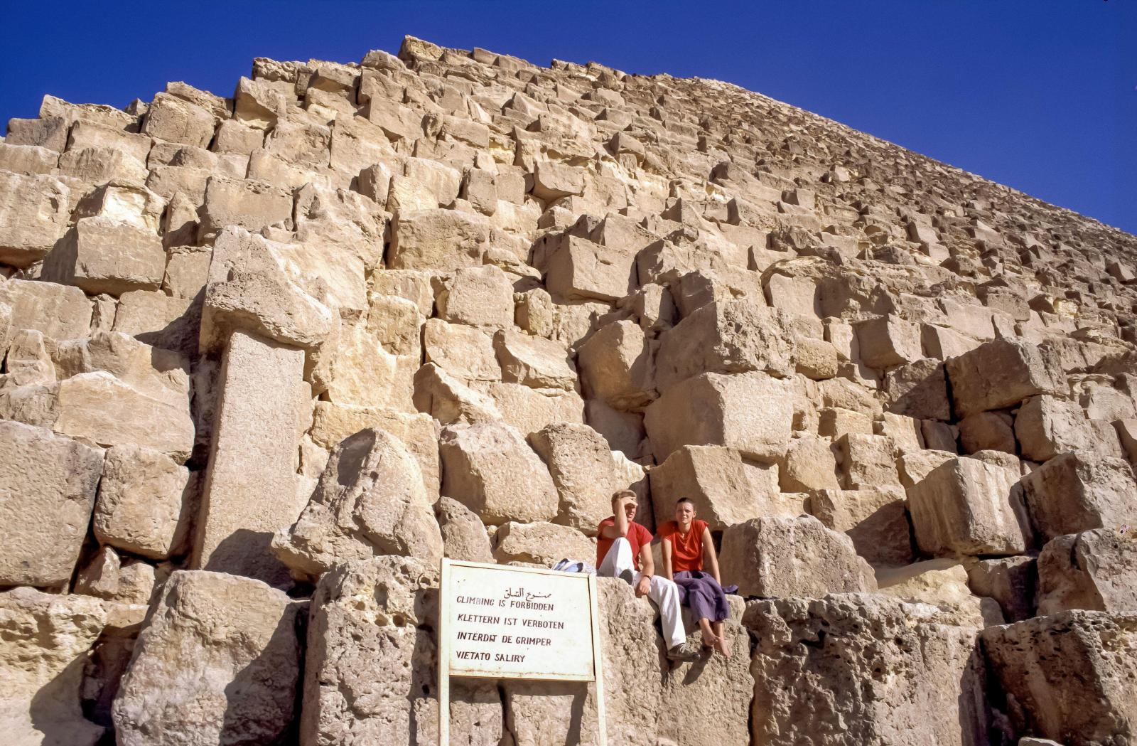 Стоит ли ехать и смотреть на пирамиды в Египте: реальные отзывы туристов - image 1