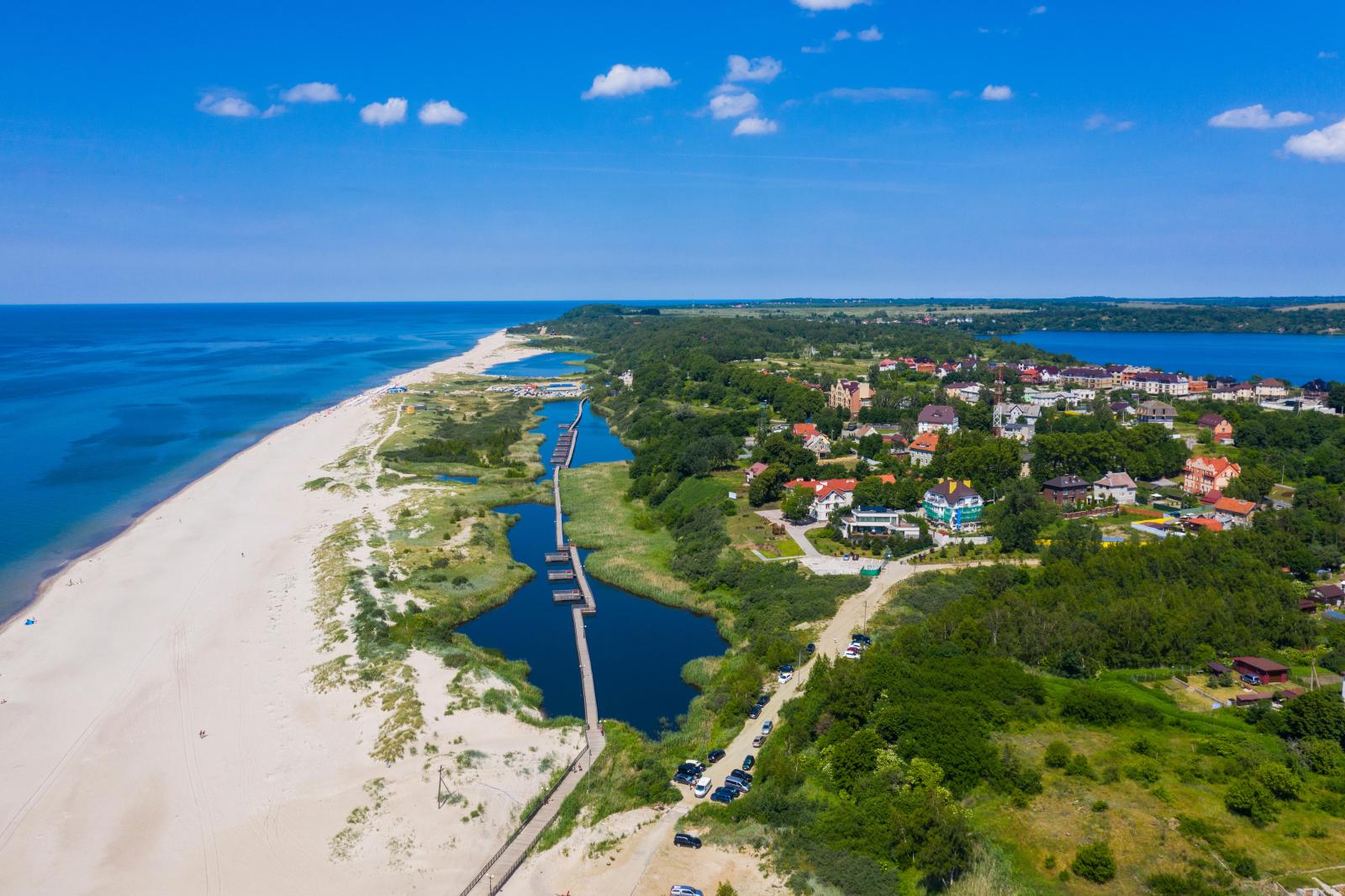 В Калининградской области несколько пляжей получили «синий флаг»: что это такое, и всем ли его выдают - image 1