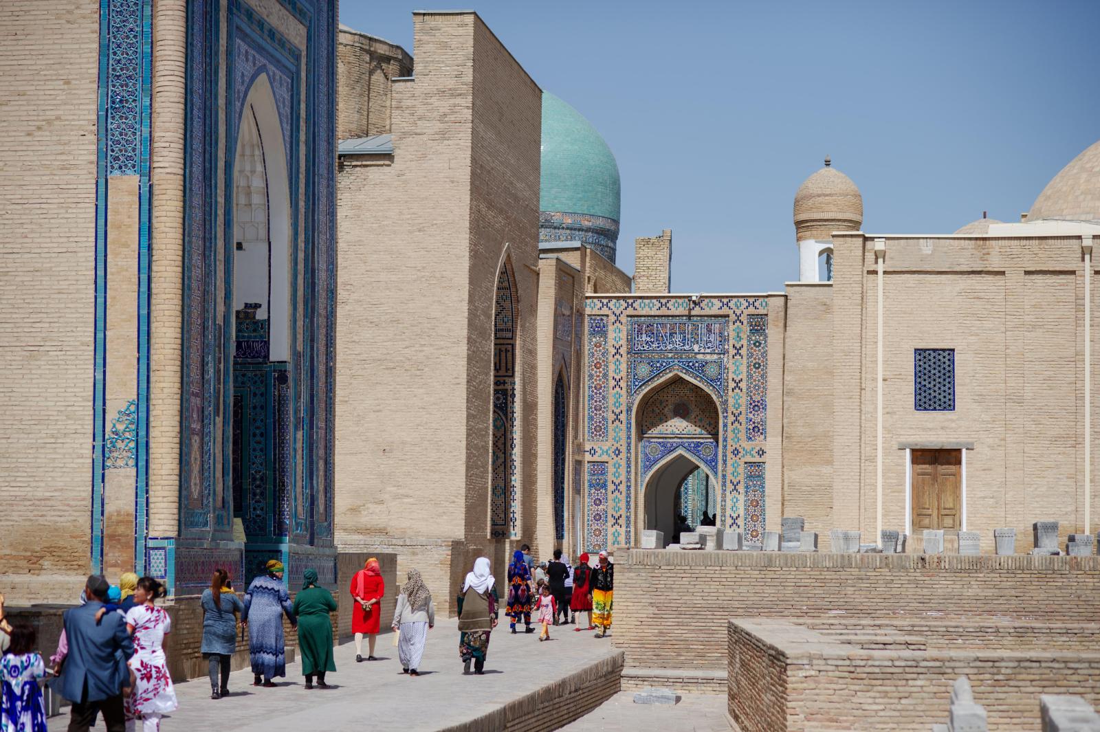 Прекрасные орнаменты, природа и в то же время бедность: реальные отзывы туристов о путешествии в Таджикистан - image 1