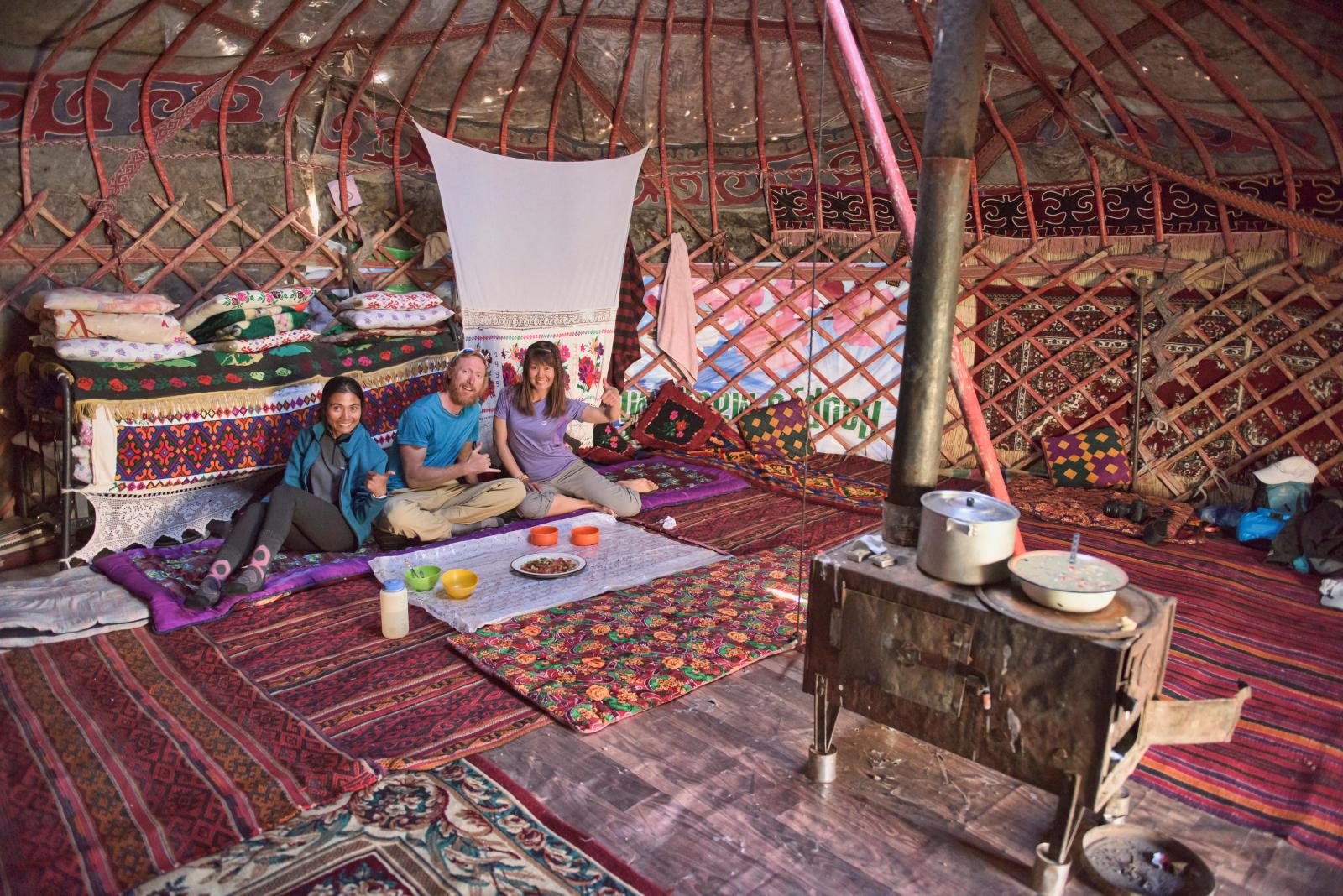 Прекрасные орнаменты, природа и в то же время бедность: реальные отзывы туристов о путешествии в Таджикистан - image 2