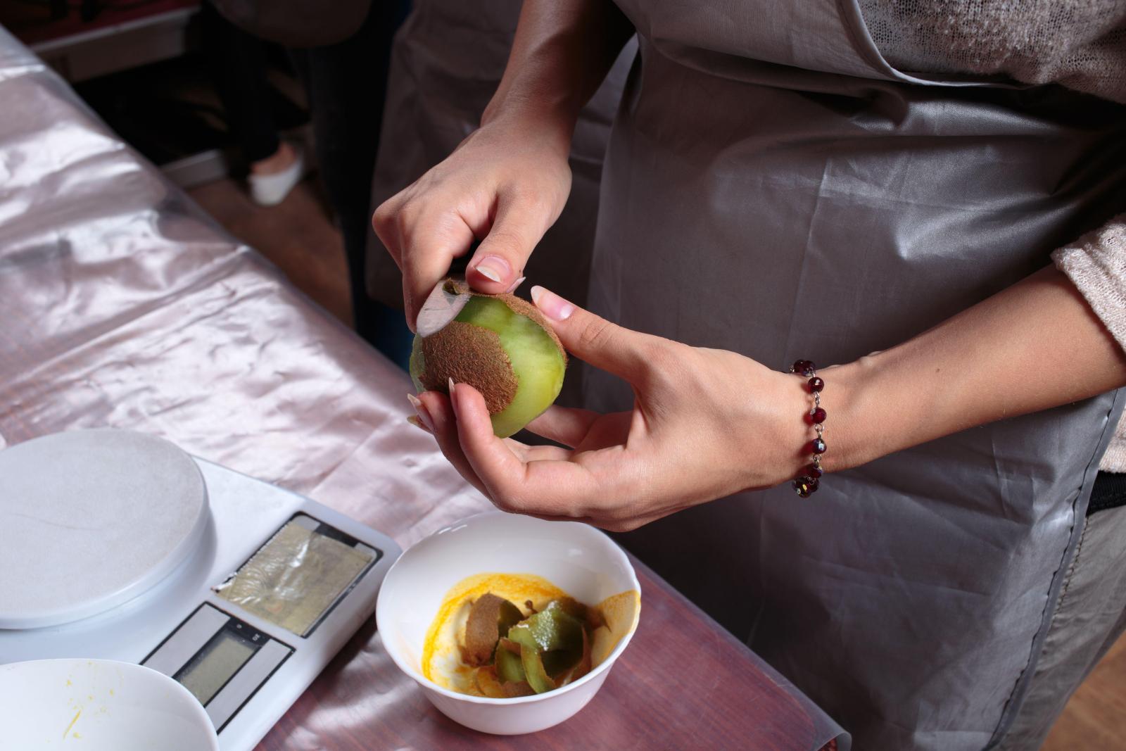 Не едят фрукты с кожурой и носят маски в примерочных: шесть странных привычек японцев - image 1