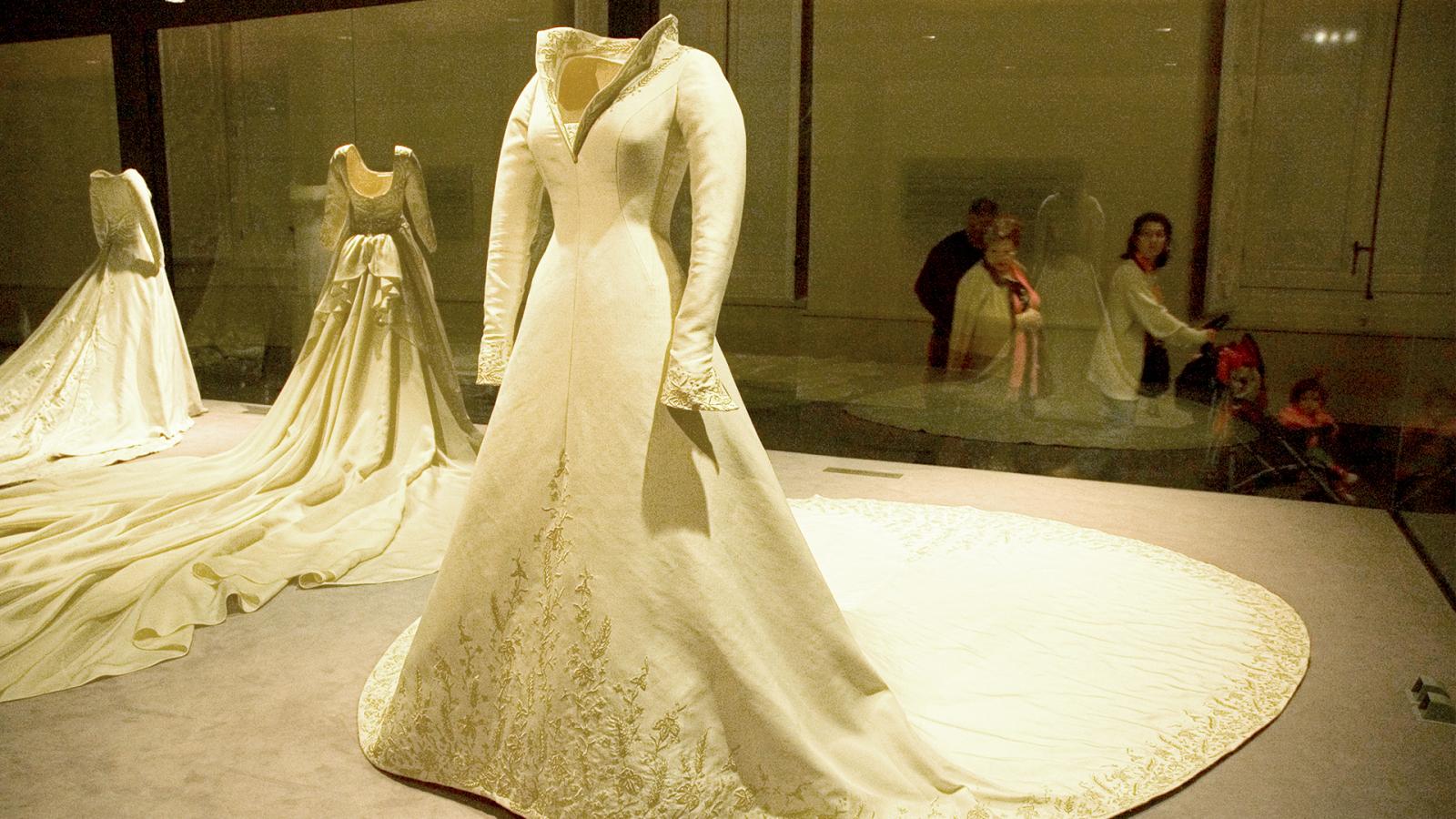 Вот сколько стоило самое дорогое свадебное платье в истории: хватило бы не только на квартиру - image 1