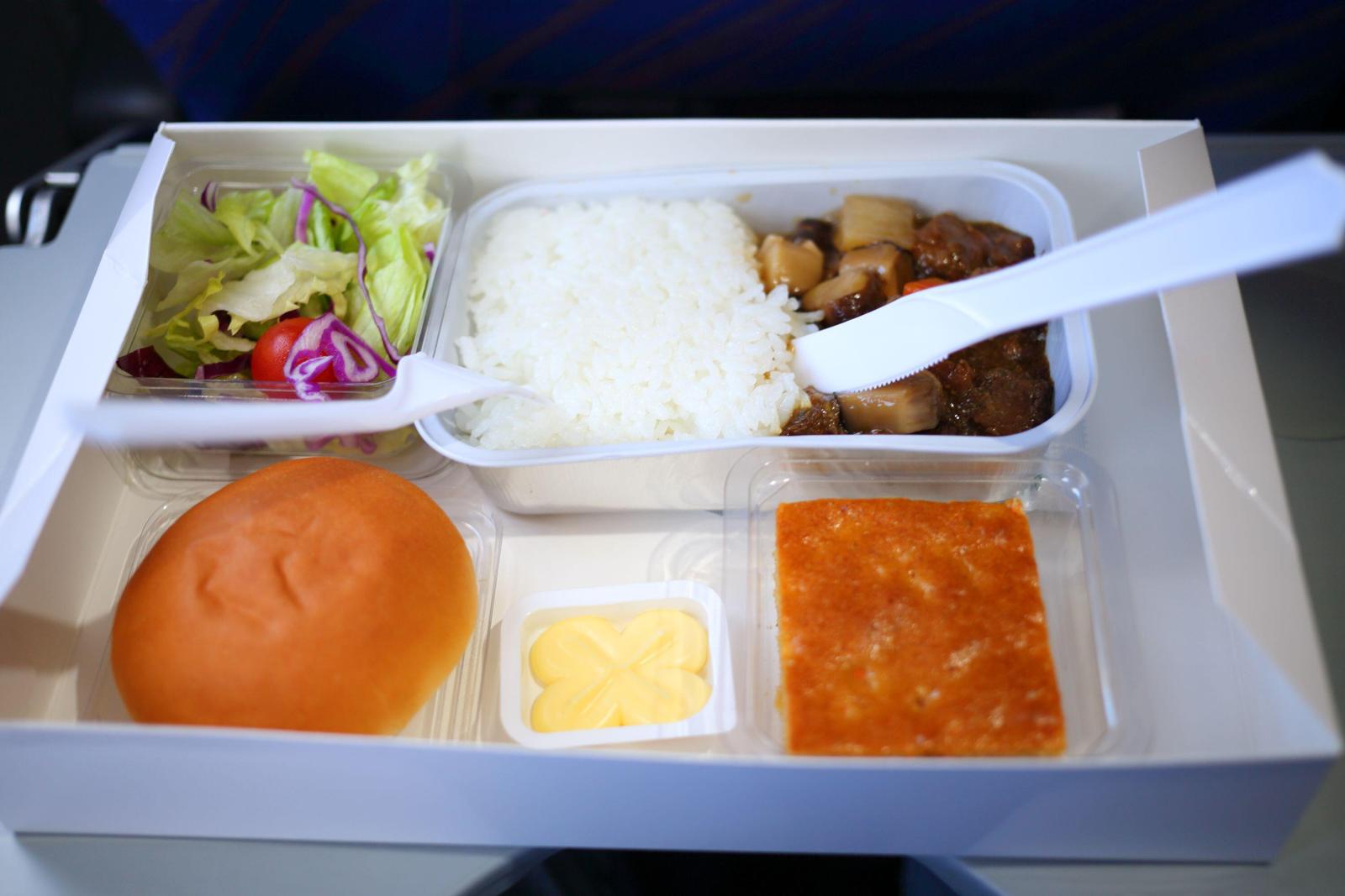 Какая еда в самолете меняет вкус, и почему так происходит - image 2