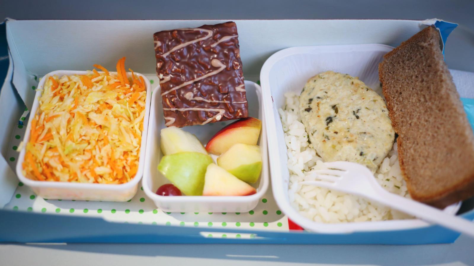 Какая еда в самолете меняет вкус, и почему так происходит - image 3