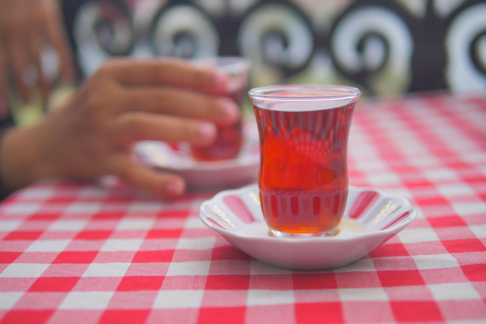Почему в Турции в жару принято пить чай, а в России — холодную воду - image 1