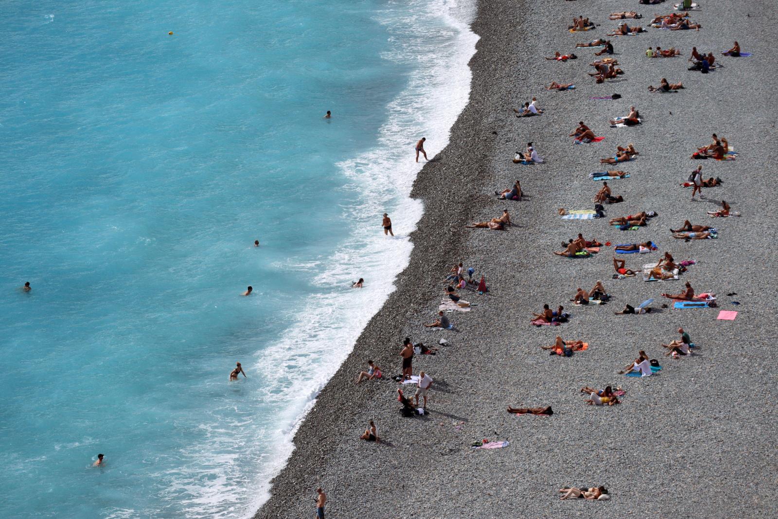 Почему русские туристы в отпуске купаются в море, а иностранцы лежат у бассейна - image 2