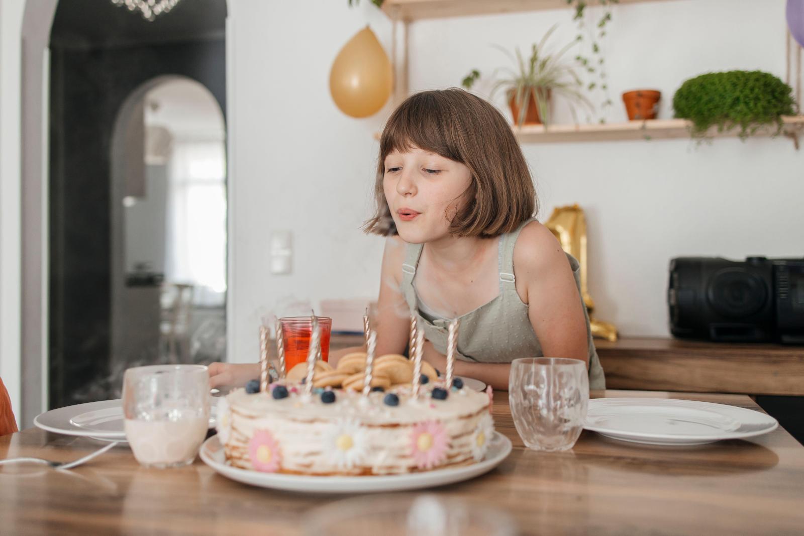 Вместо букета и торта: что дарят имениннику на День рождения в других странах - image 1