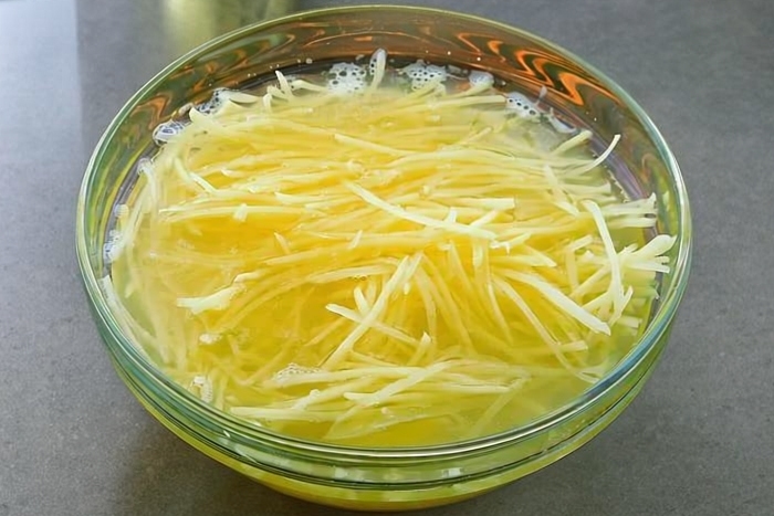 Эффектное и вкусное украшение для любого салата: блюдо сразу станет в 10 раз вкуснее - image 1