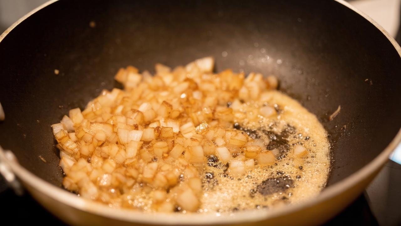 Вкусный и сытный ужин без мяса: обычные котлеты больше не готовлю — трачу копейки на эту вкуснятину - image 1