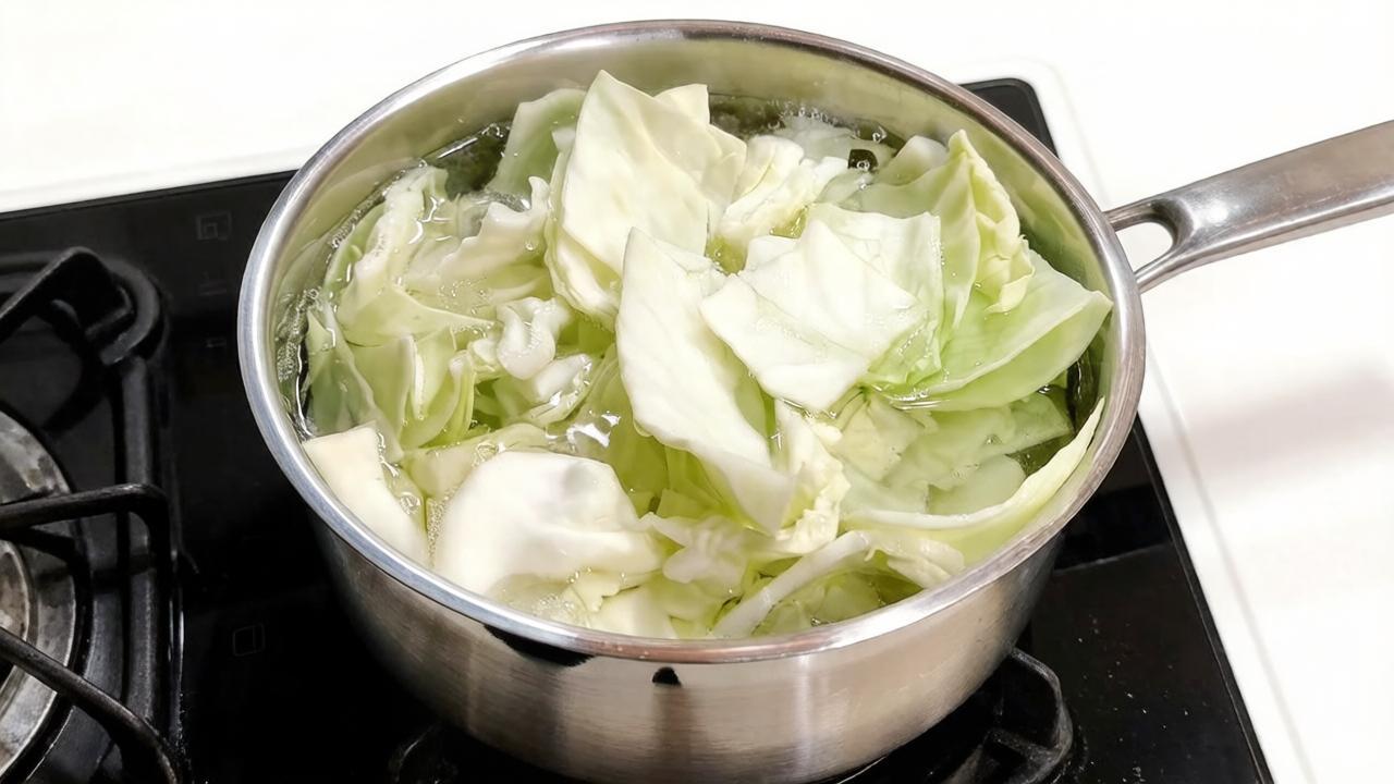 Капуста в доме больше не залёживается: рецепт за 15 минут, на который подсела вся семья - image 1