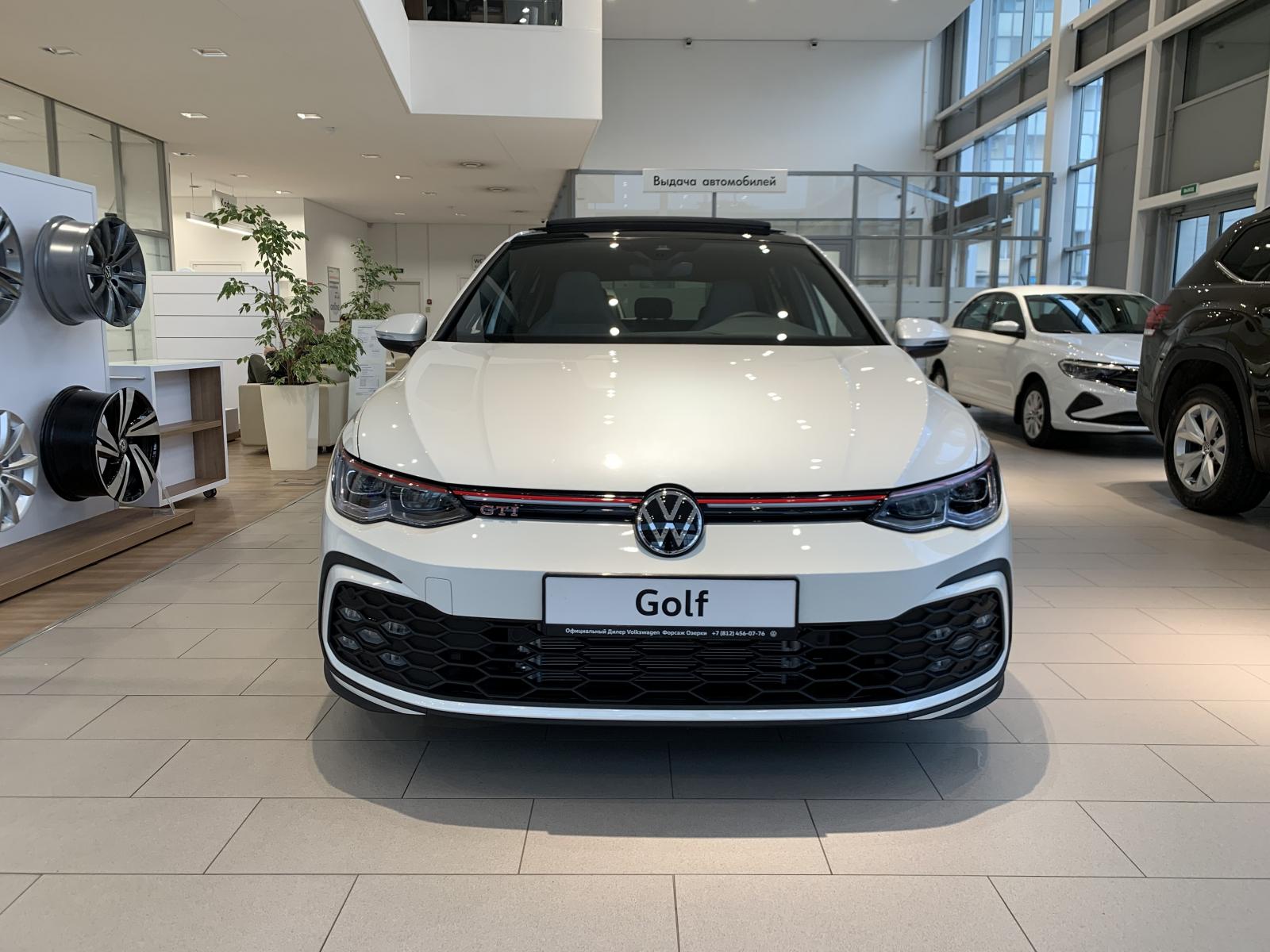 Volkswagen Golf в наличии в Санкт-Петербурге - image 1