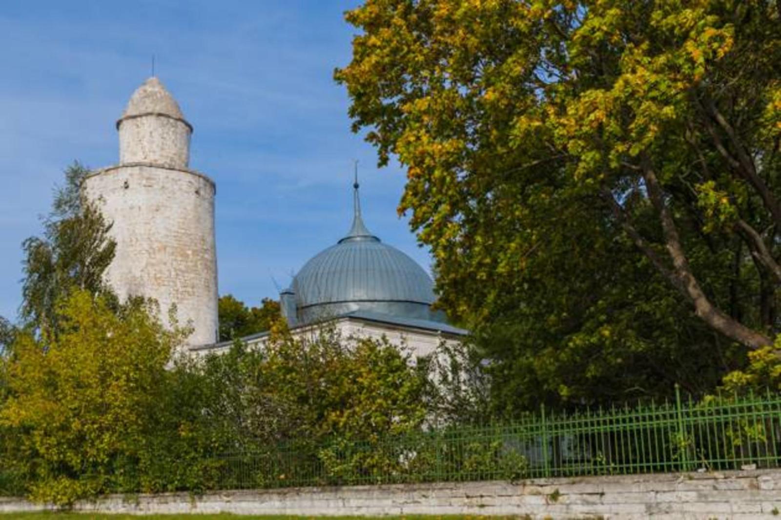 Город XII века, где почти нет туристов: здесь сплелись русская и татарская культура – оставит неизгладимое впечатление - image 1