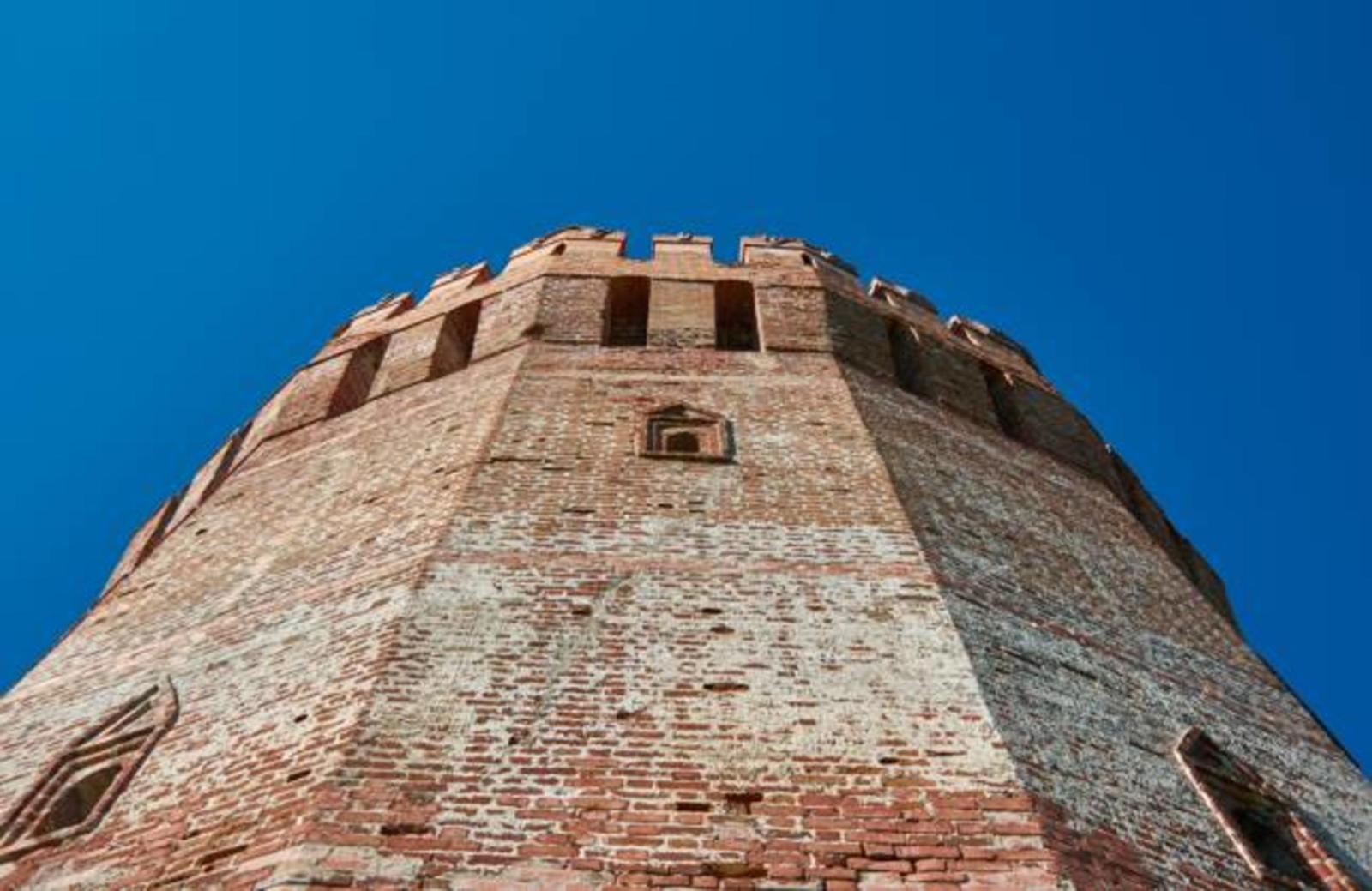 Вовсе не в Москве: где находится самый большой кремль России – неприступная крепость на дальних рубежах - image 1