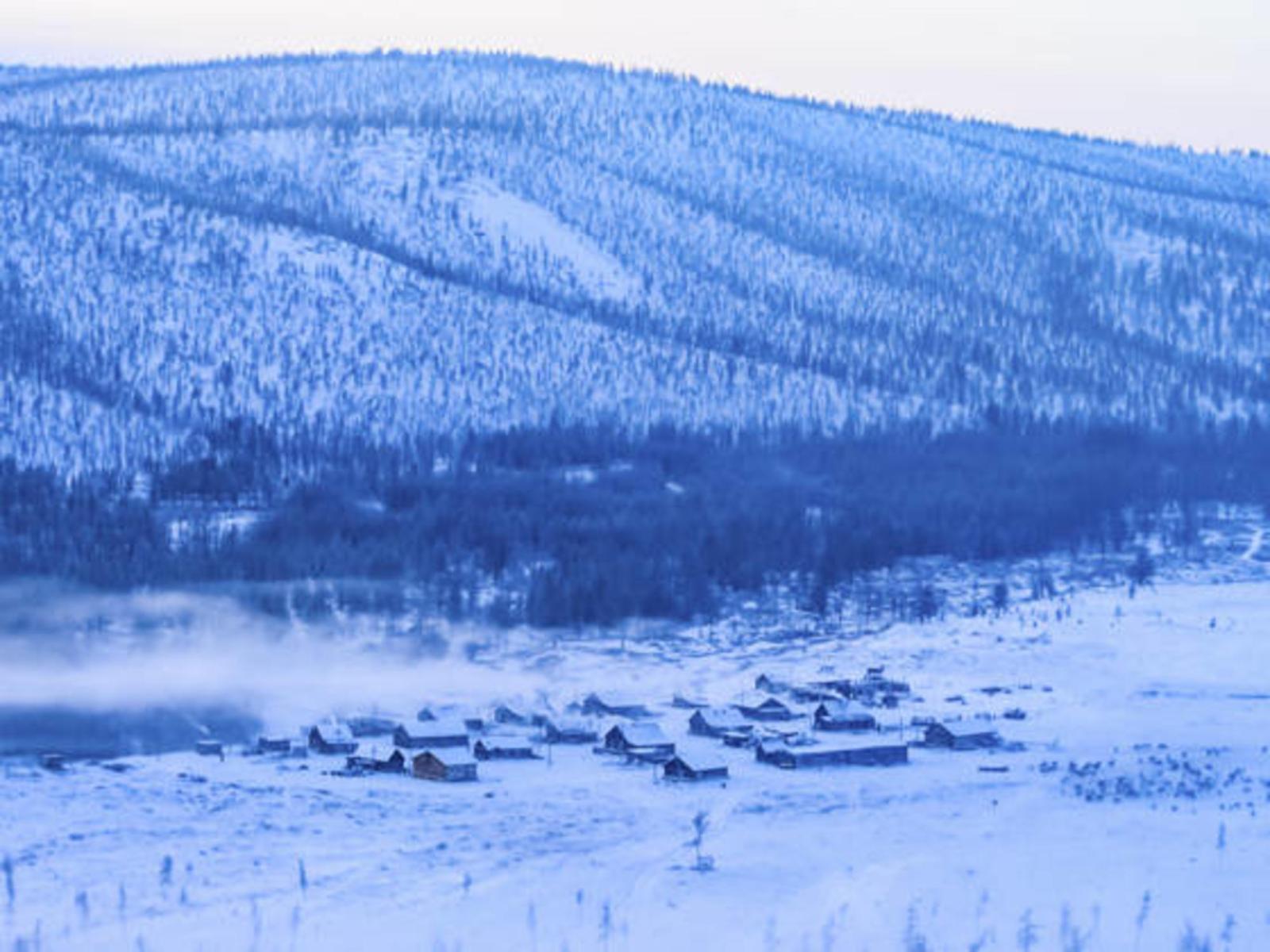 Яйца по 670 руб. и отсутствие интернета: как живут люди в городе на краю России – добраться сюда можно только на вездеходе - image 1