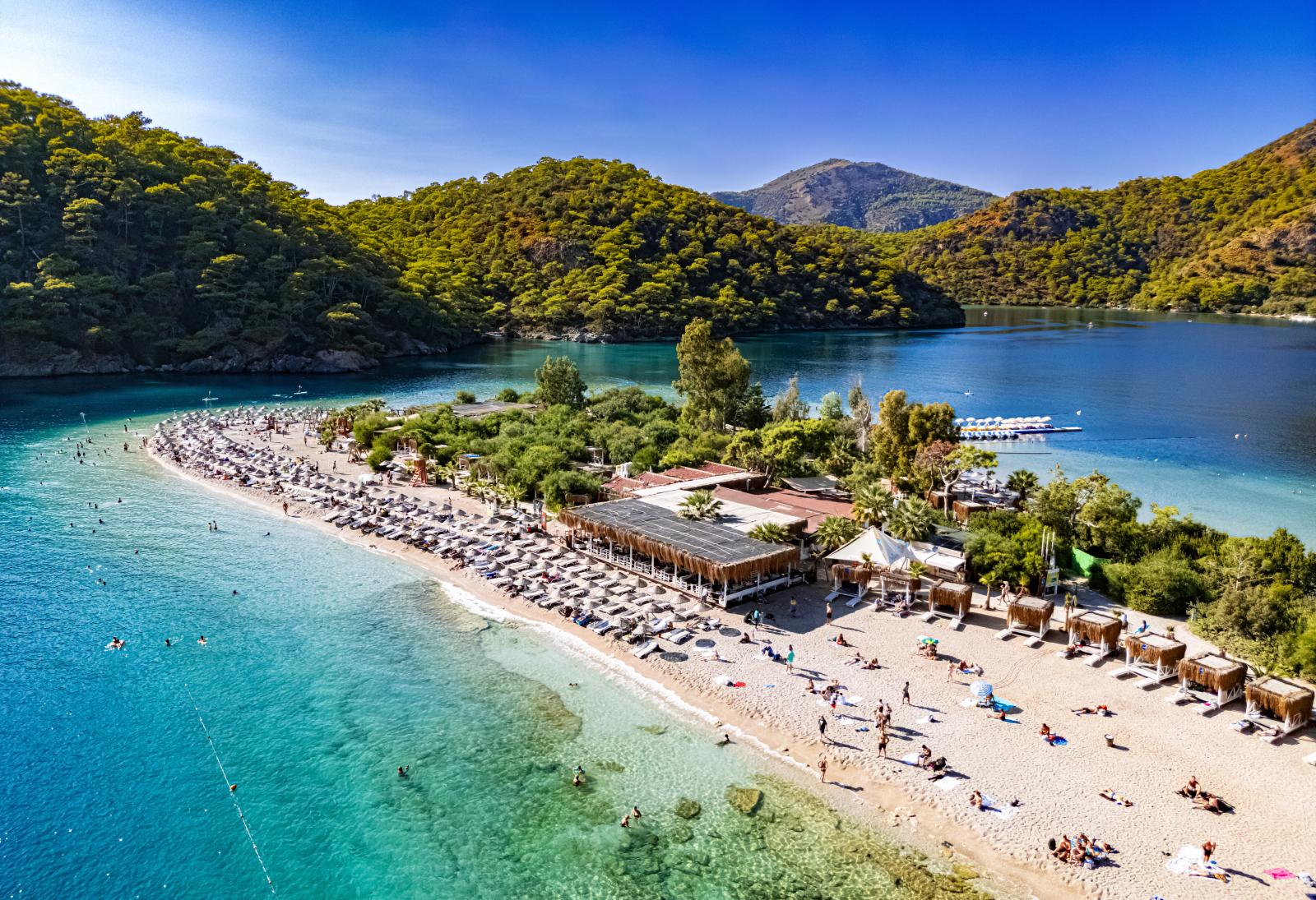 Самый странный курорт в Турции: этот поселок завоевывает любовь туристов по всему миру - image 1