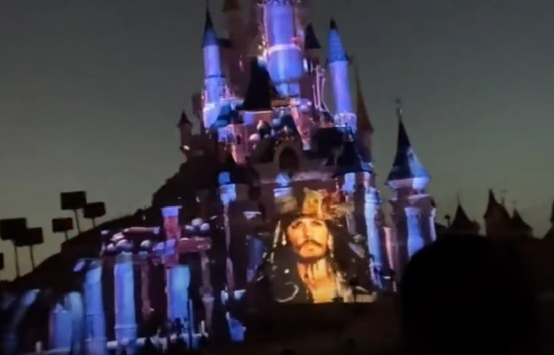 Поклонники негодуют: студия Disney зарабатывает на Деппе, даже выгнав его из фильмов - image 1
