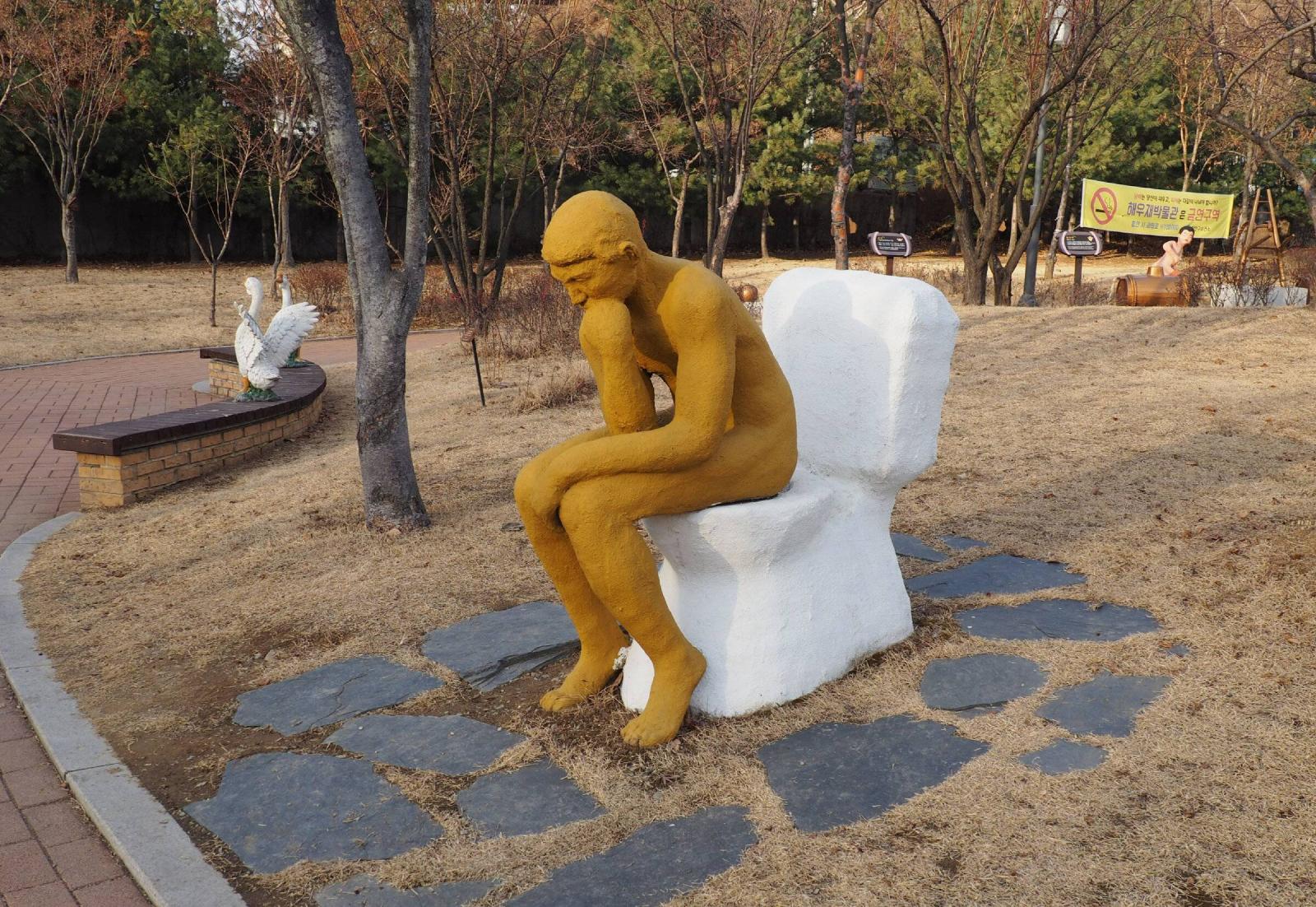 В этот парк в Южной Корее даже зайти стыдно: российские туристы были бы в шоке от скульптур - image 1