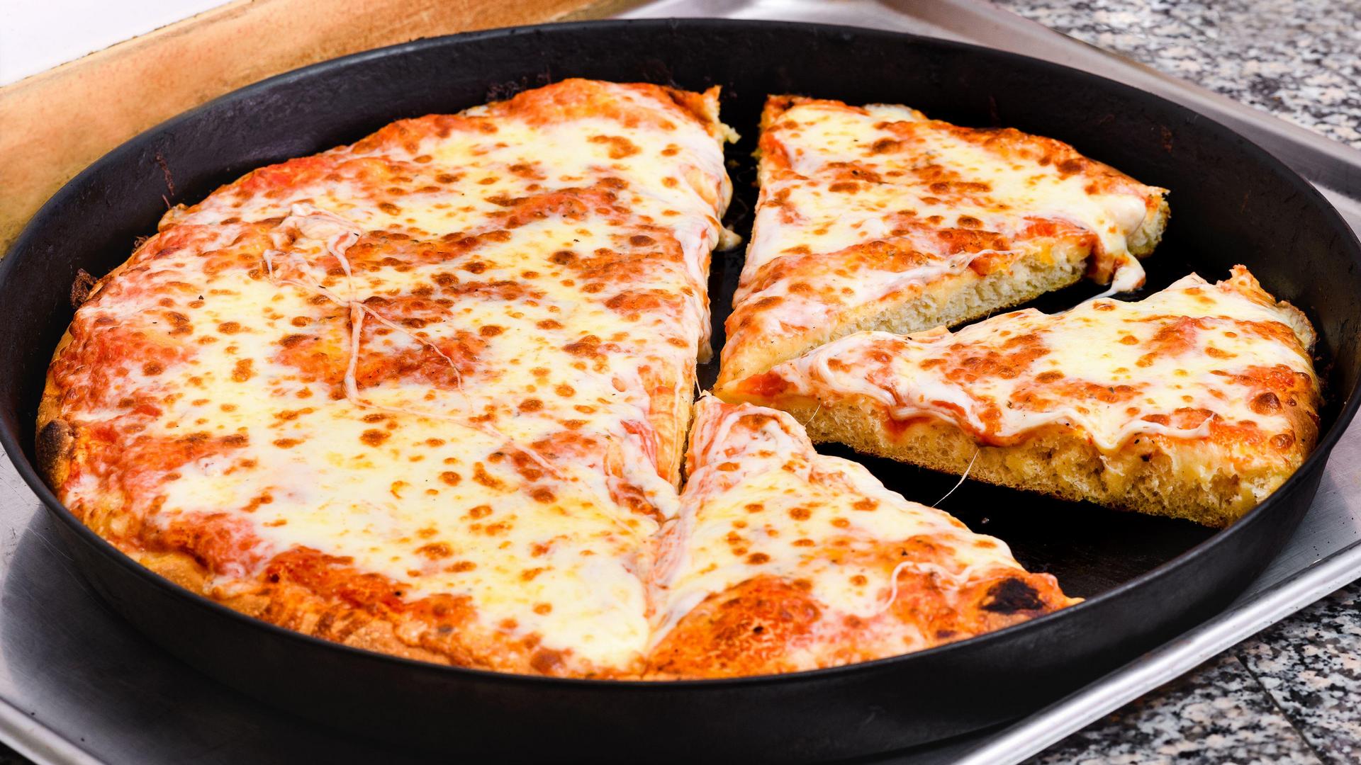 Без духовки: эту необычную пиццу-пятиминутку сметут со стола за один .