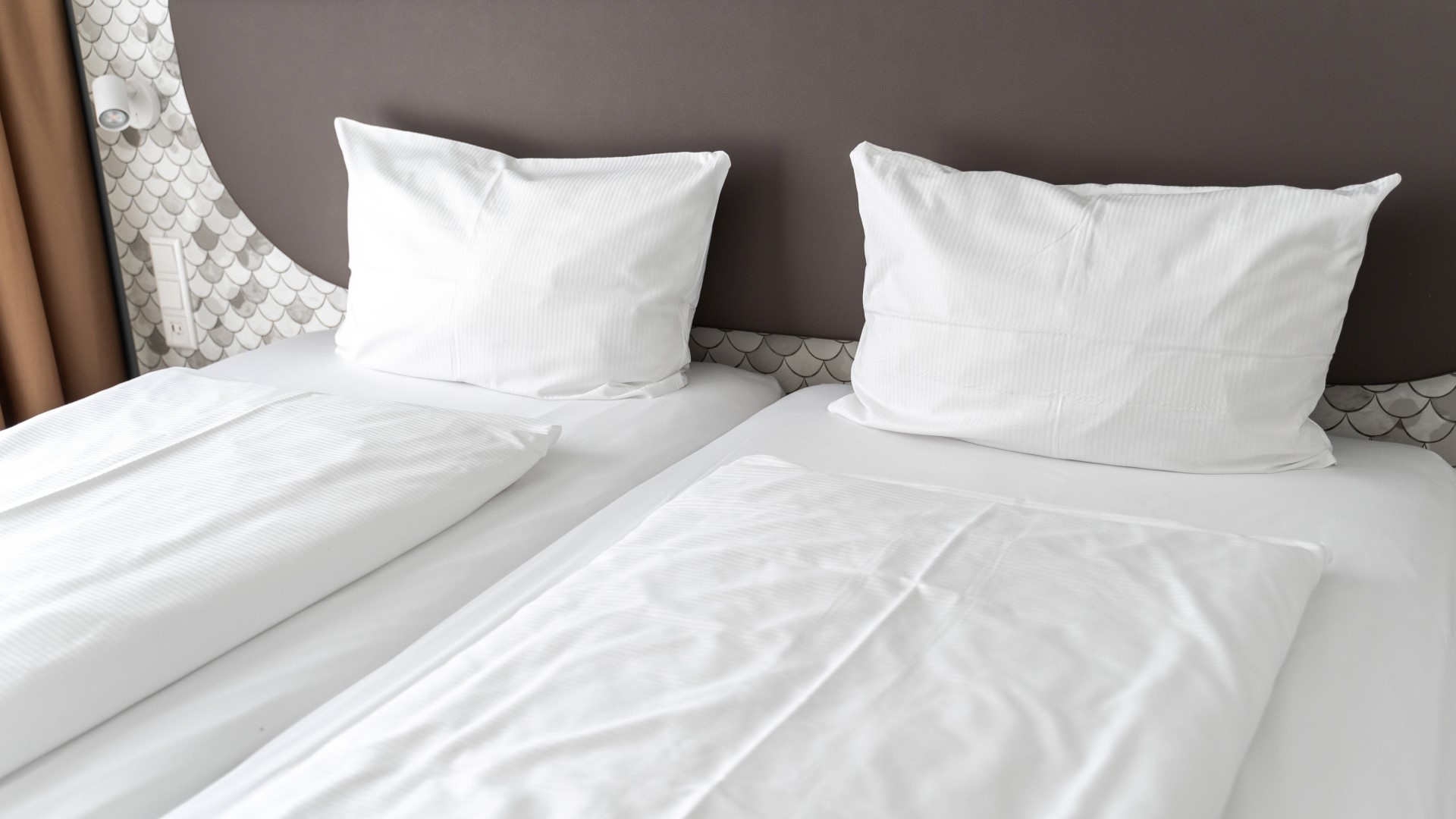 Клинеры всегда делают это с постельным после стирки: белье становится ...