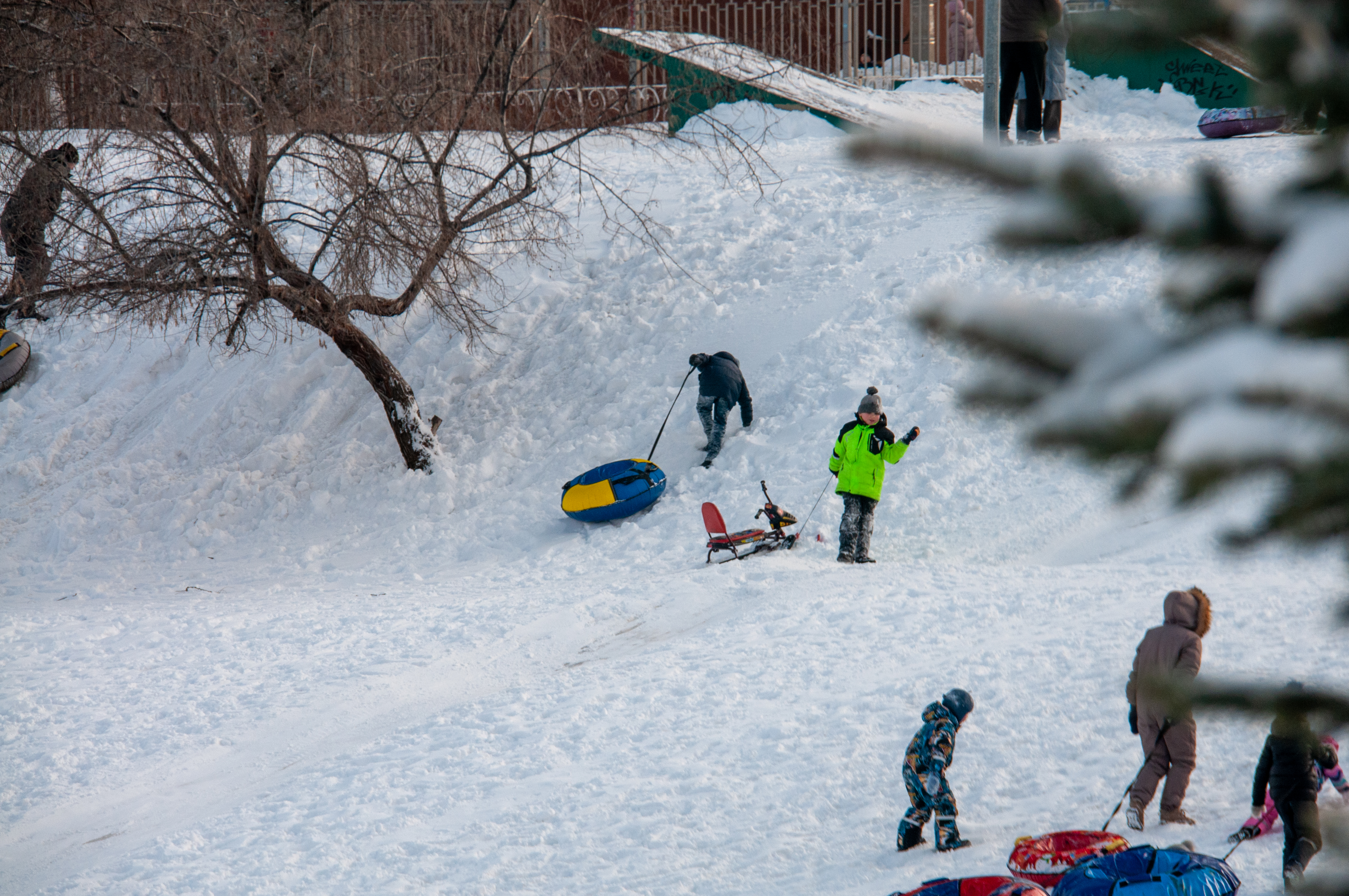 С горки — прямиком в реанимацию: катание на ватрушке закончилась для петербуржца госпитализацией