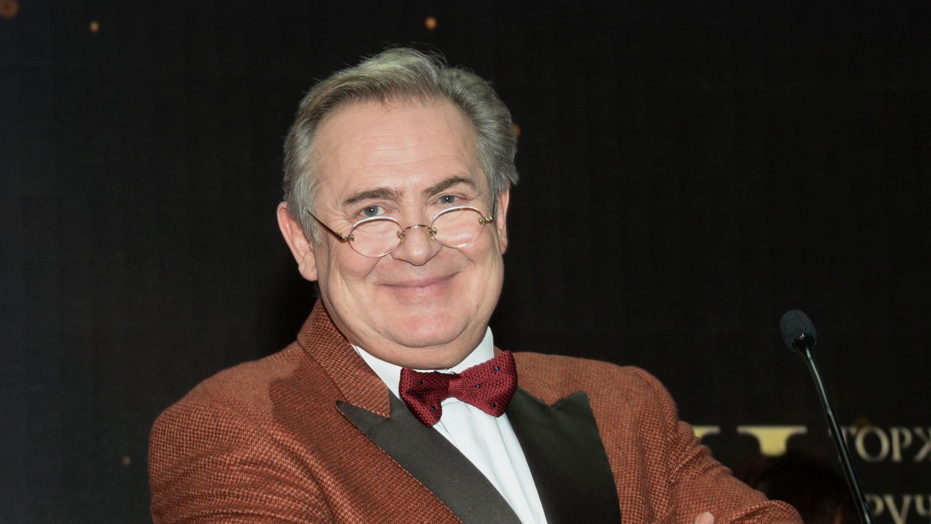 Стоянов ест. Стоянов ест. Стоянов ест. Стоянов женщина. Стоянов ест.