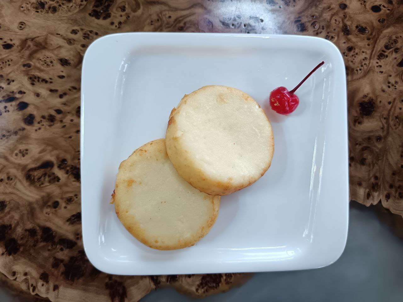 Не пригорают, не разваливаются и не пересыхают: нежные сырники к завтраку - любой справится