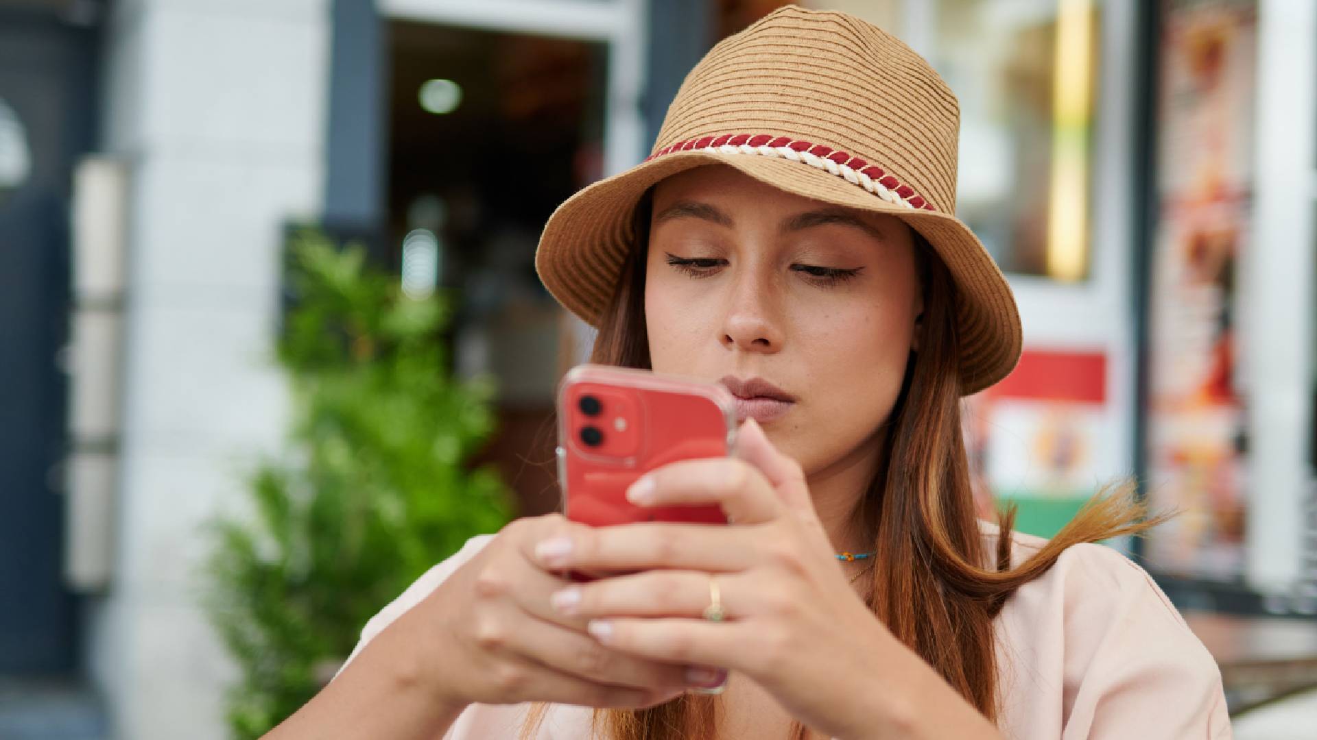 На отдыхе за границей легко переведете любую надпись: нажмите одну ...