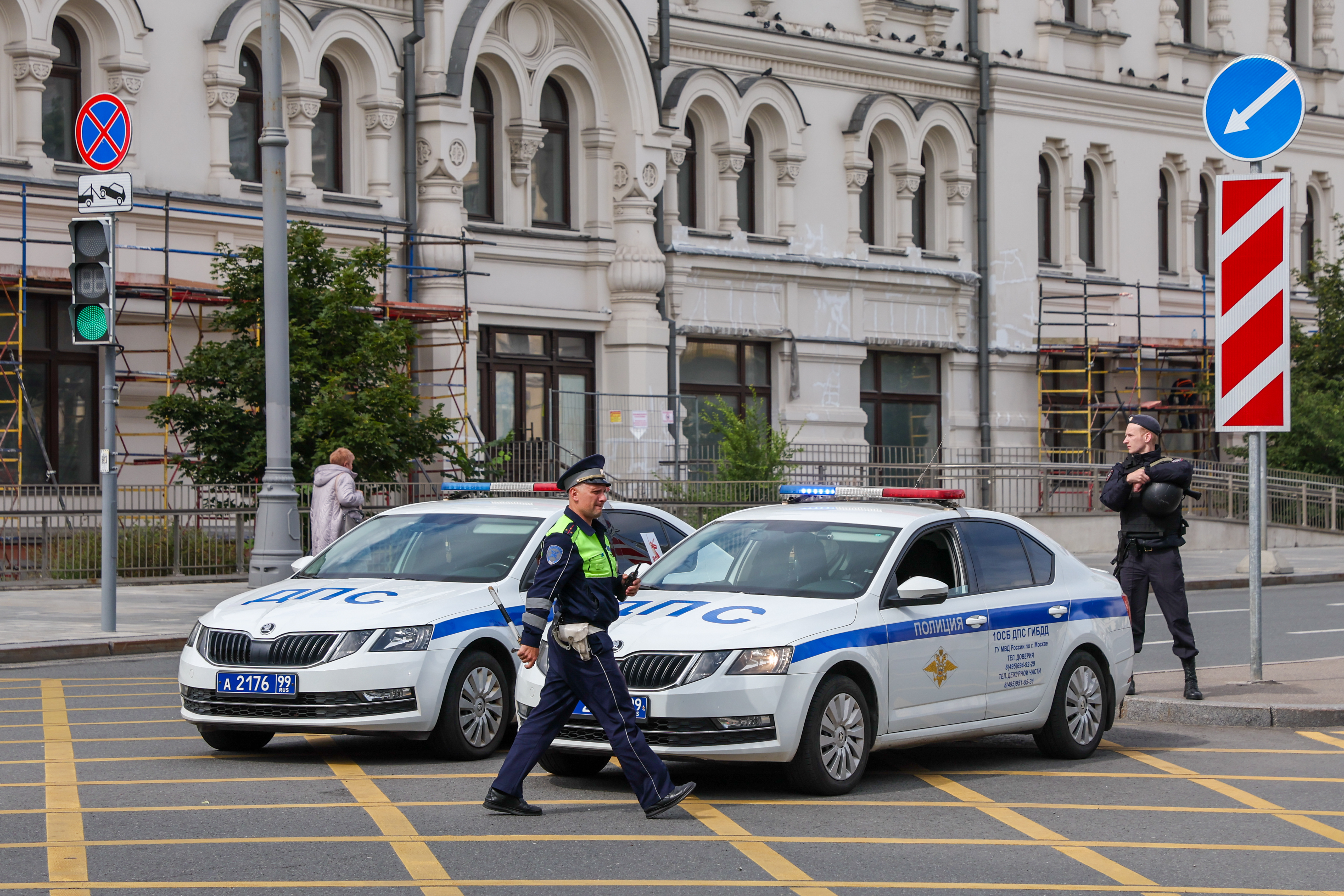 Грузовик раздавил легковой автомобиль в Домодедово