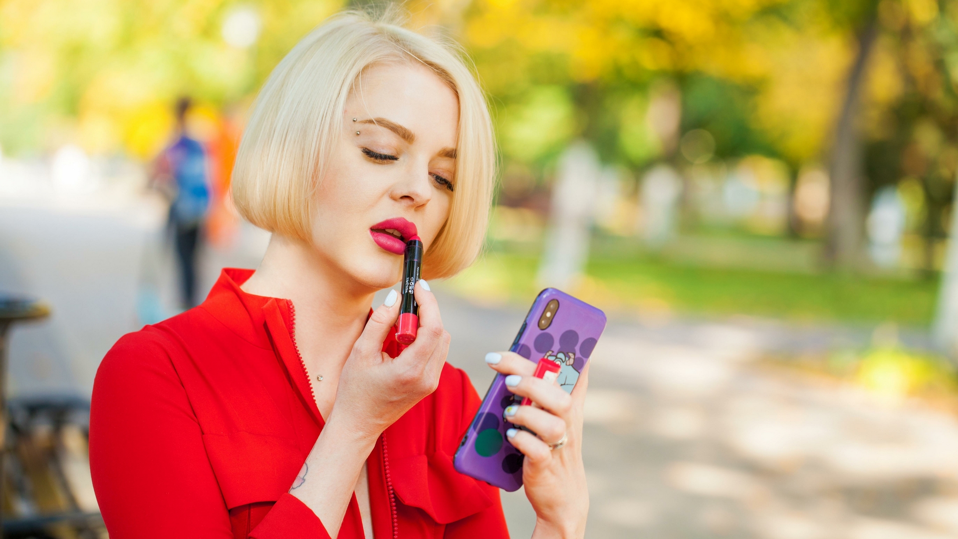 Странные симптомы: почему начинает першить в горле после помады или ...