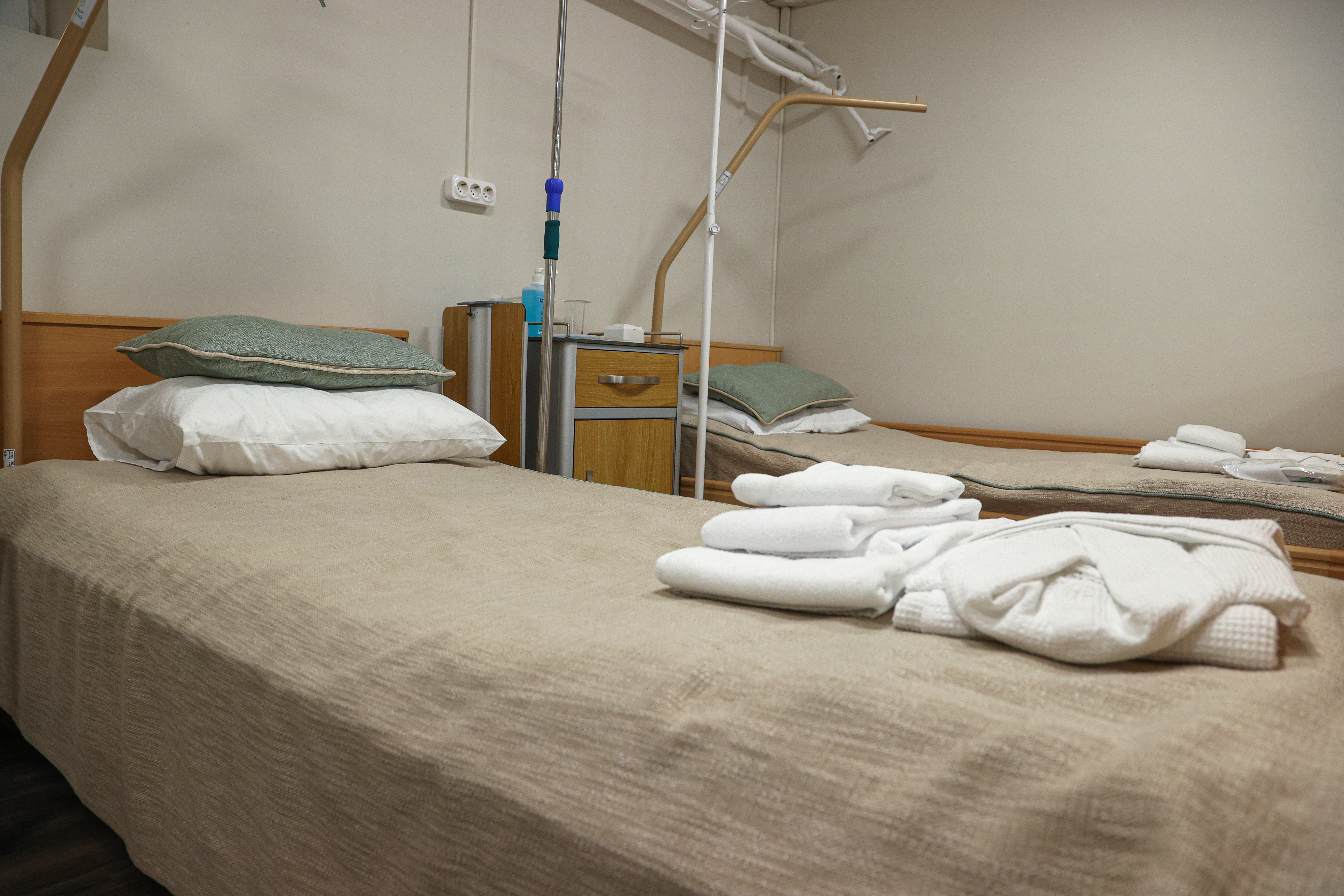 Нападение в школе: учительницу из реанимации перевели в общую палату